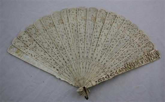 A Chinese export ivory card case and a similar brise fan, 19th century, 11.5cm & 20cm, losses